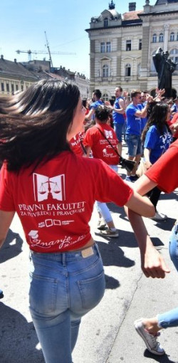 Novi Sad037 maturanti maturantski ples kadri foto Nenad Mihajlovic 1000x1000